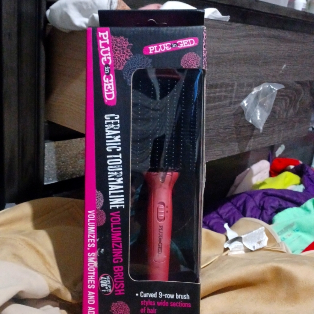 Plug in ged volumizing brush